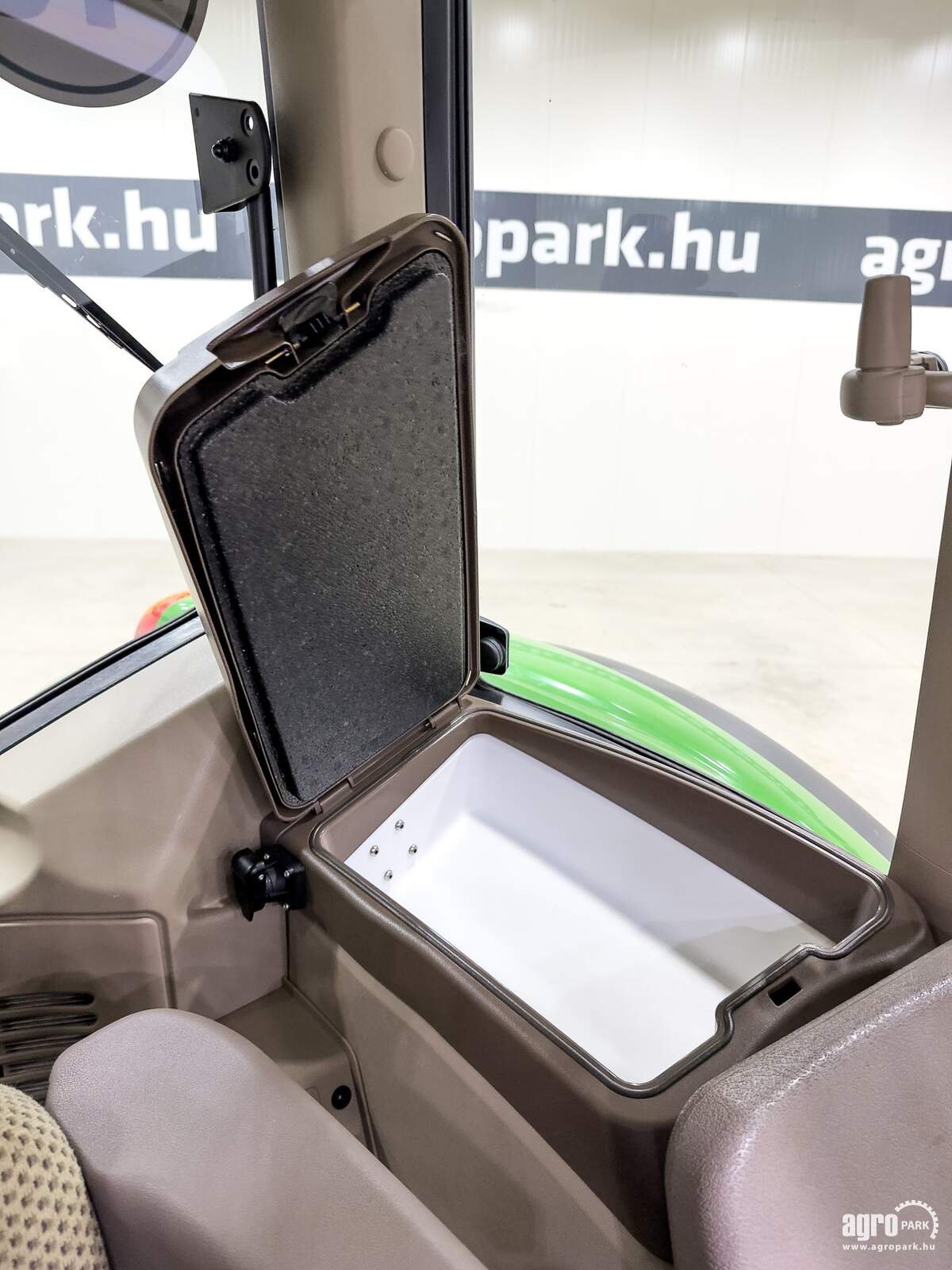 Traktor tip John Deere 6120M, Gebrauchtmaschine in Csengele (Poză 28)
