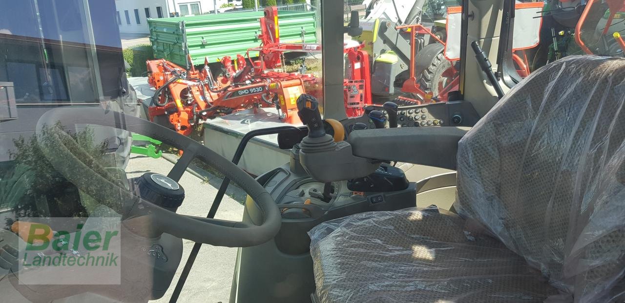 Traktor of the type John Deere 6120M, Neumaschine in OBERNDORF-HOCHMOESSINGEN (Picture 5)