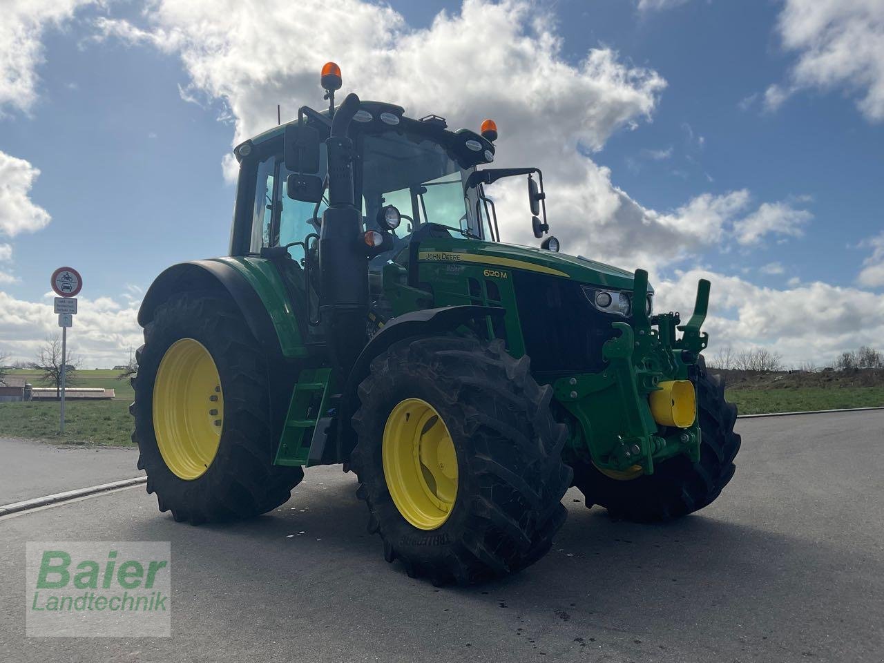 Traktor Türe ait John Deere 6120M, Gebrauchtmaschine içinde OBERNDORF-HOCHMOESSINGEN (resim 2)