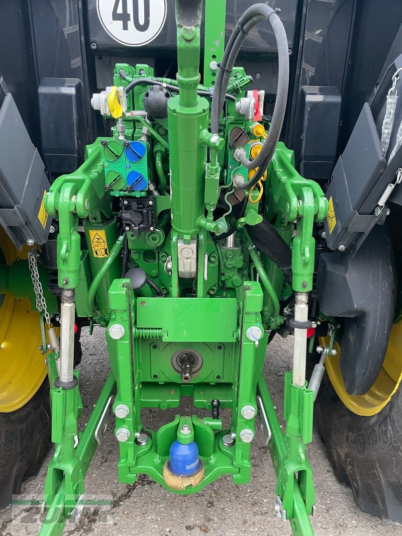 Traktor van het type John Deere 6120M, Gebrauchtmaschine in Merklingen (Foto 12)