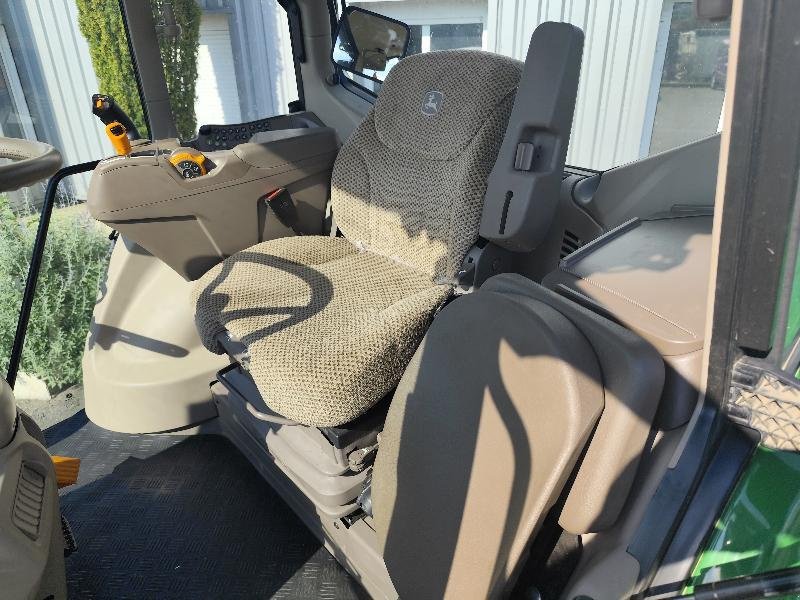 Traktor des Typs John Deere 6120M, Gebrauchtmaschine in SAINT GENEST D'AMBIERE (Bild 11)