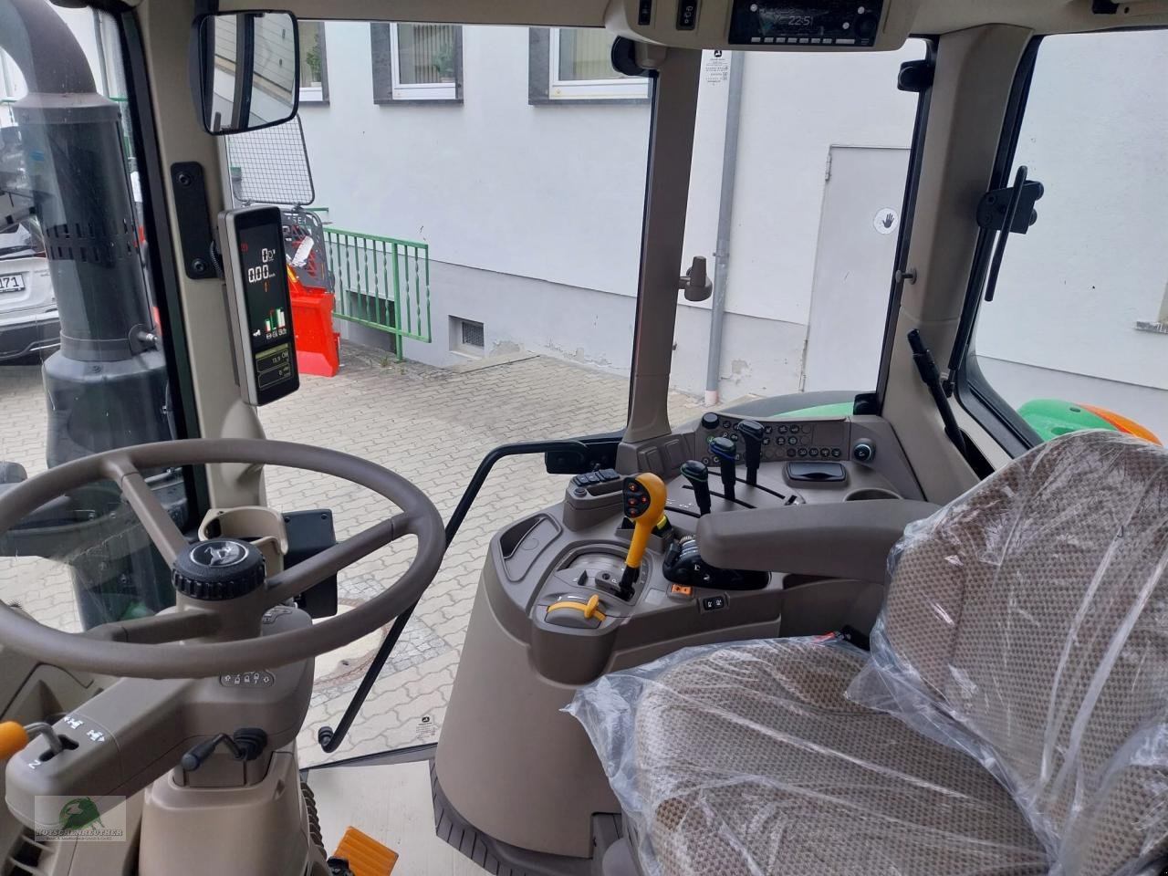 Traktor des Typs John Deere 6120M, Neumaschine in Steinwiesen (Bild 5)