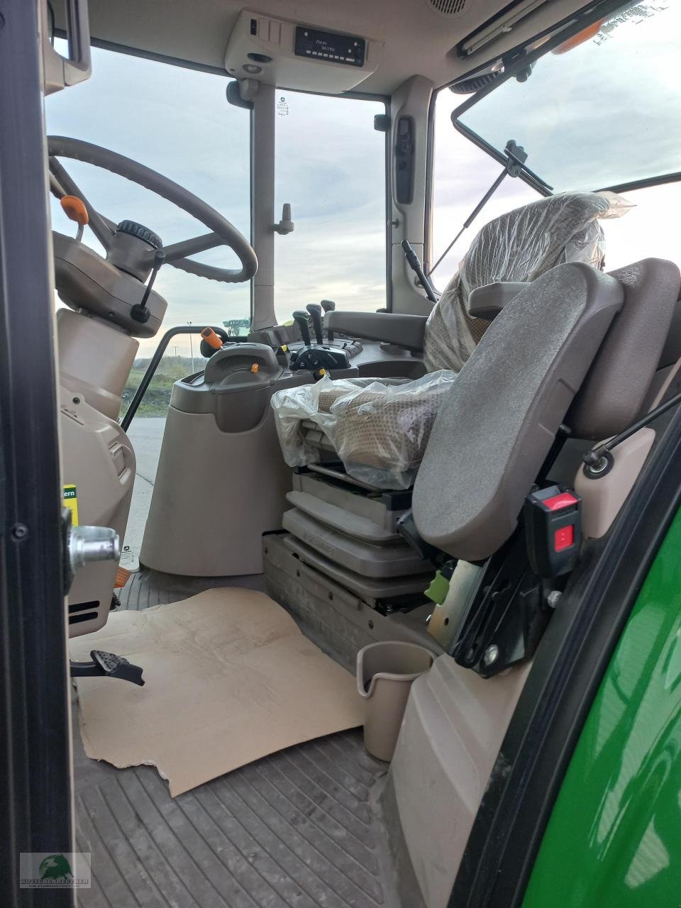 Traktor des Typs John Deere 6120M, Neumaschine in Hofheim (Bild 9)