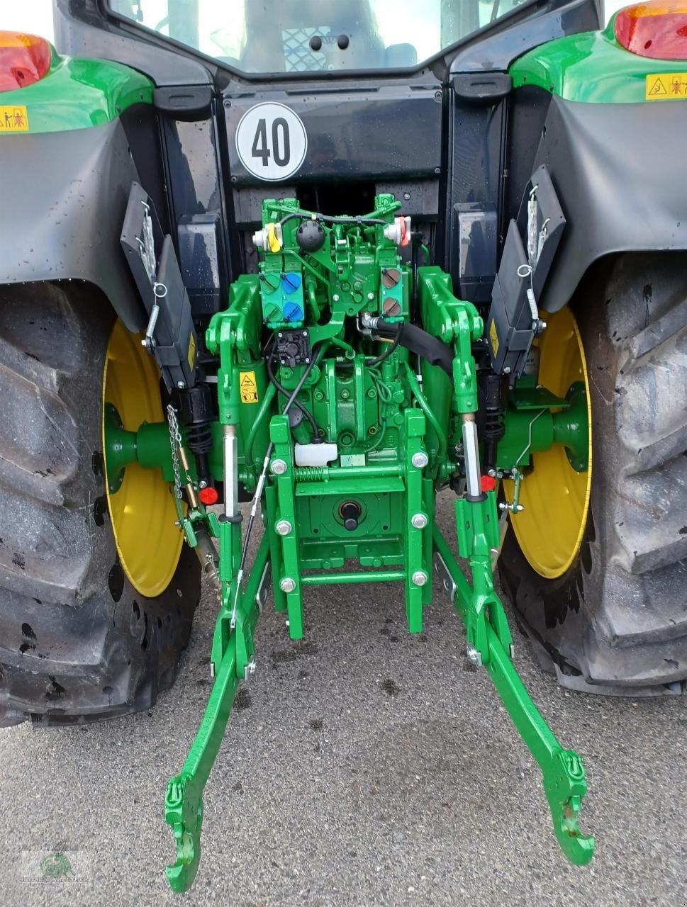 Traktor des Typs John Deere 6120M, Neumaschine in Steinwiesen (Bild 6)