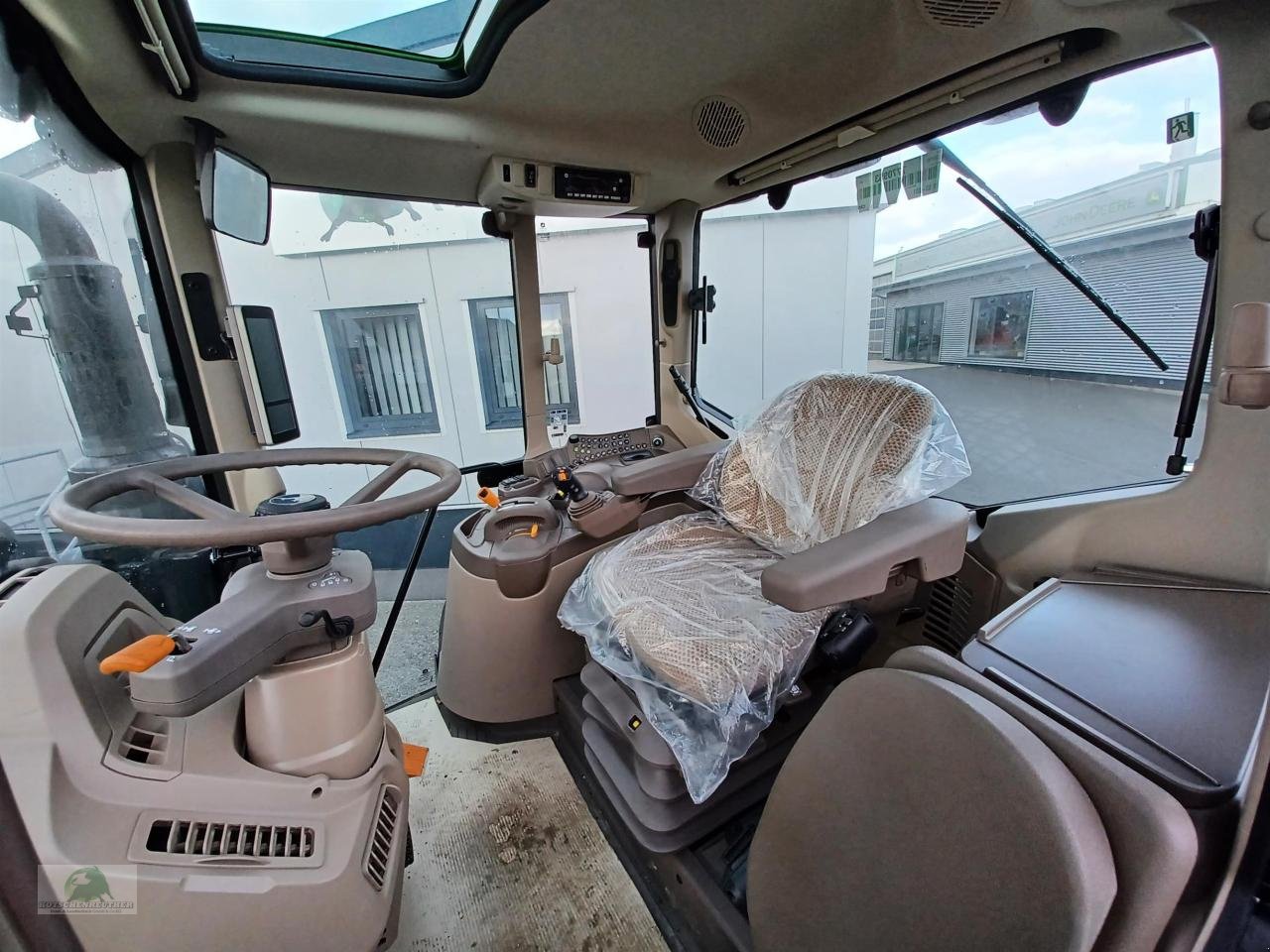 Traktor des Typs John Deere 6120M, Neumaschine in Steinwiesen (Bild 7)