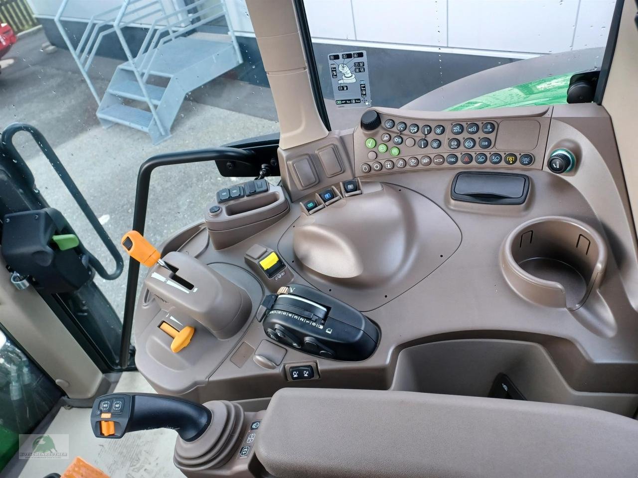 Traktor des Typs John Deere 6120M, Neumaschine in Steinwiesen (Bild 8)