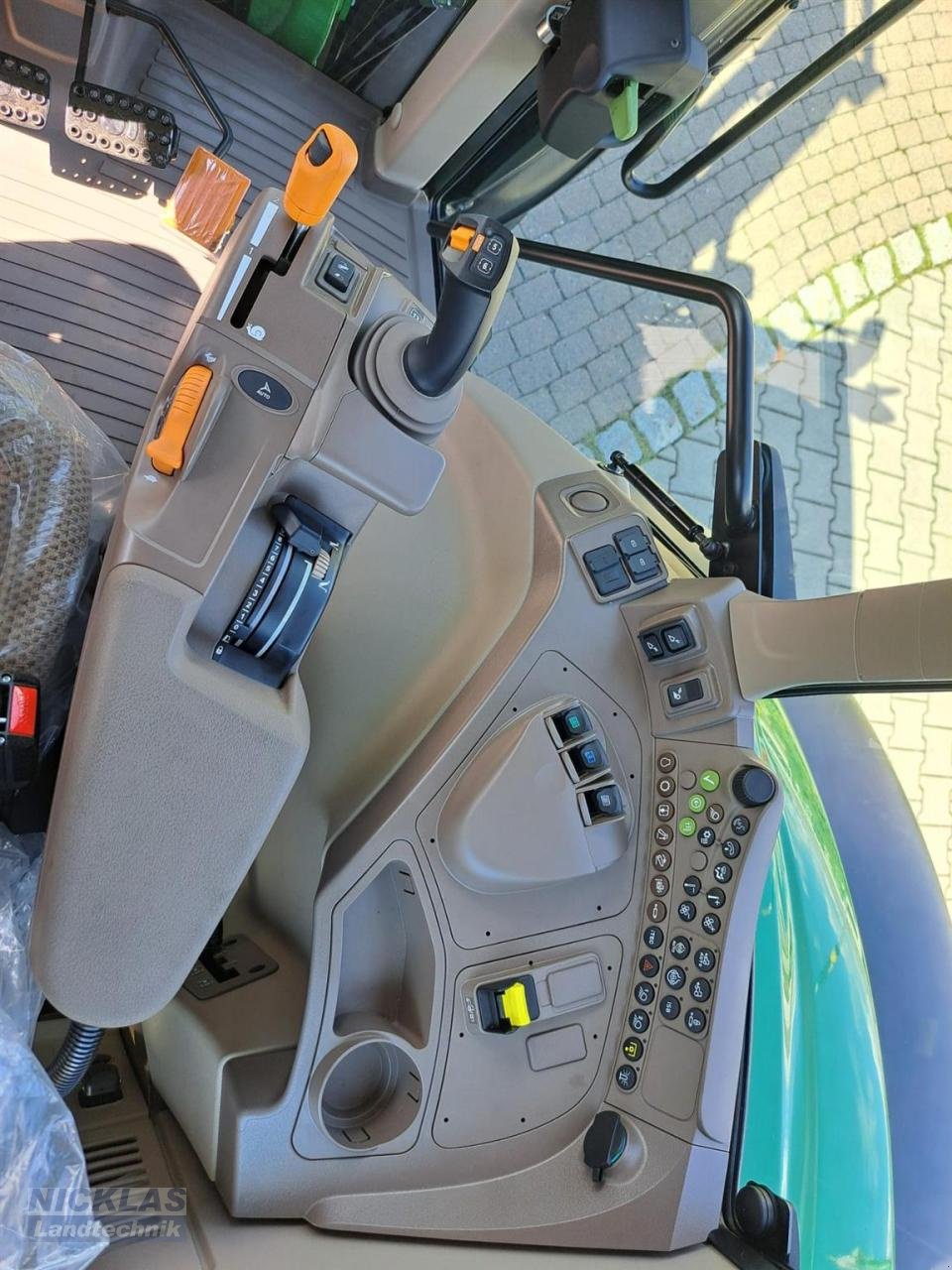 Traktor typu John Deere 6120M, Neumaschine v Schirradorf (Obrázek 9)