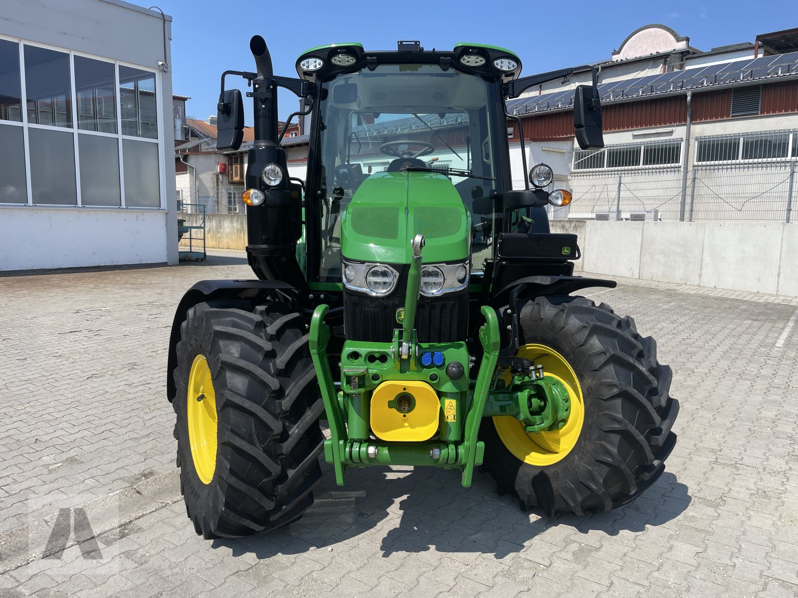 Traktor типа John Deere 6120M, Gebrauchtmaschine в Eggenfelden (Фотография 3)