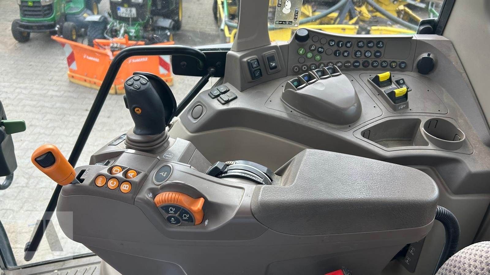 Traktor типа John Deere 6120M, Gebrauchtmaschine в Regensburg (Фотография 14)