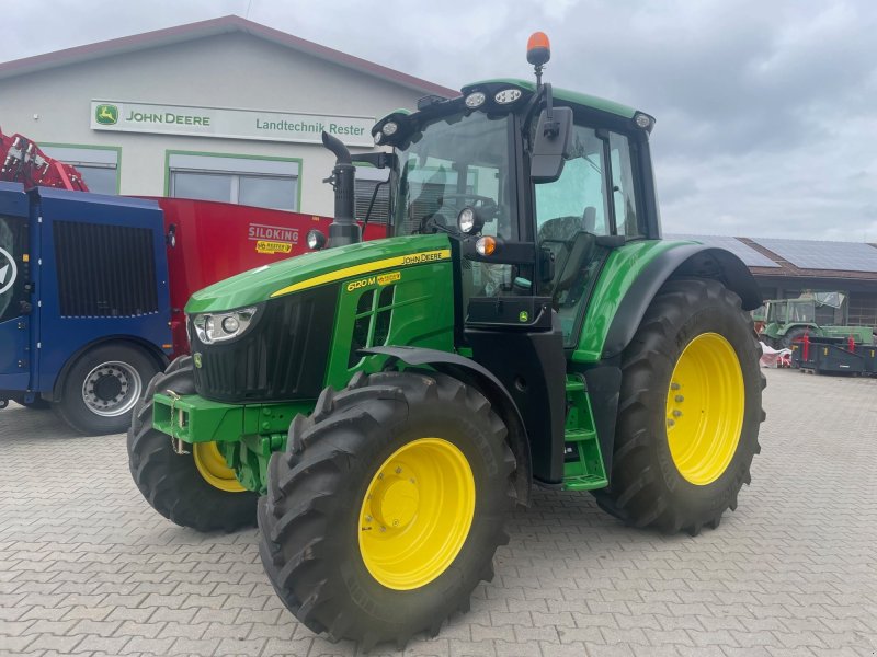 John Deere 6120M, Gebrauchtmaschine, Baujahr: 02/2024, Betriebsstunden: 75 Stunden (Bild 1) Traktor des Typs John Deere 6120M, Gebrauchtmaschine in Burglengenfeld (Bild 1)