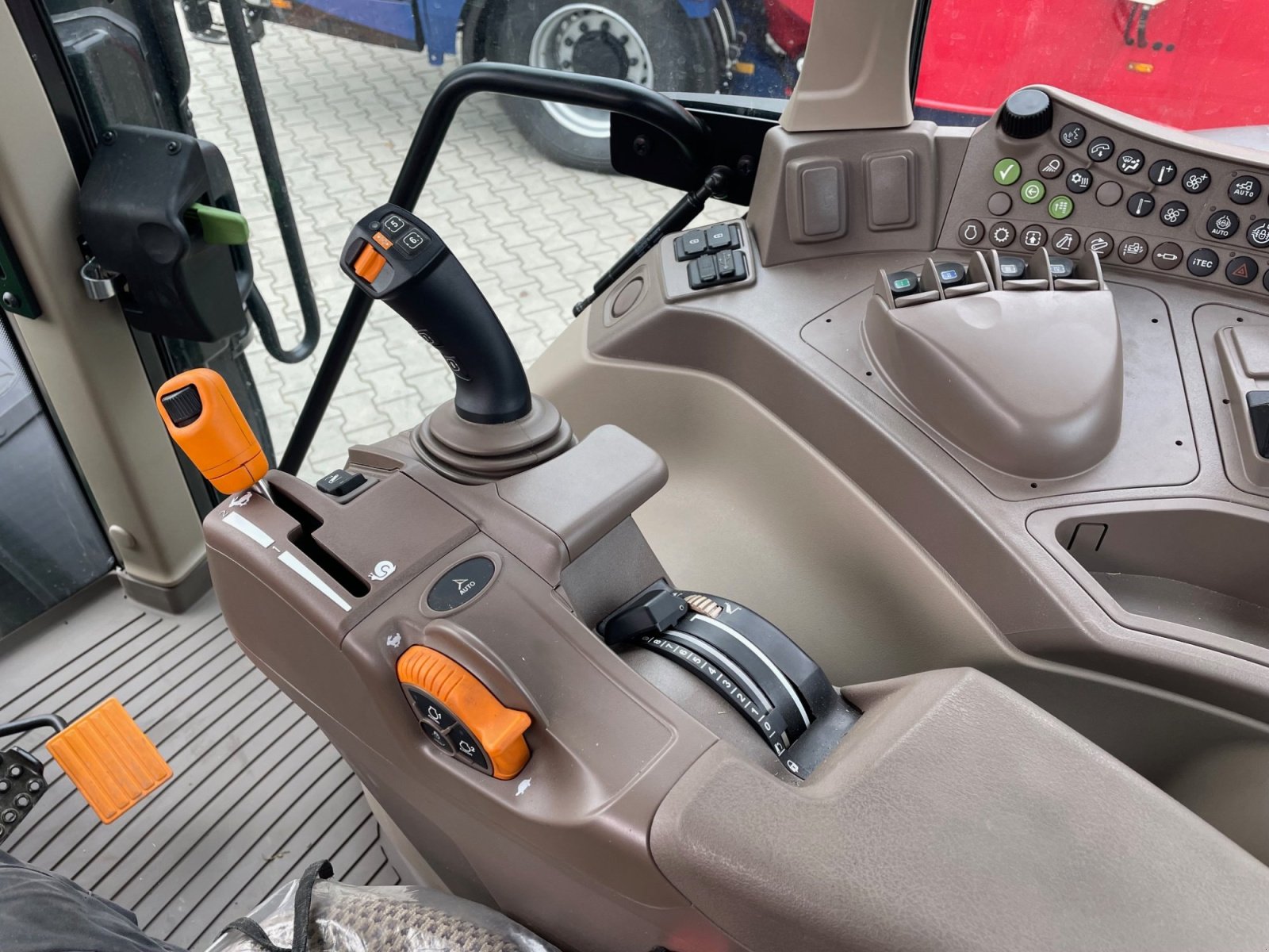 Traktor типа John Deere 6120M, Gebrauchtmaschine в Burglengenfeld (Фотография 4)