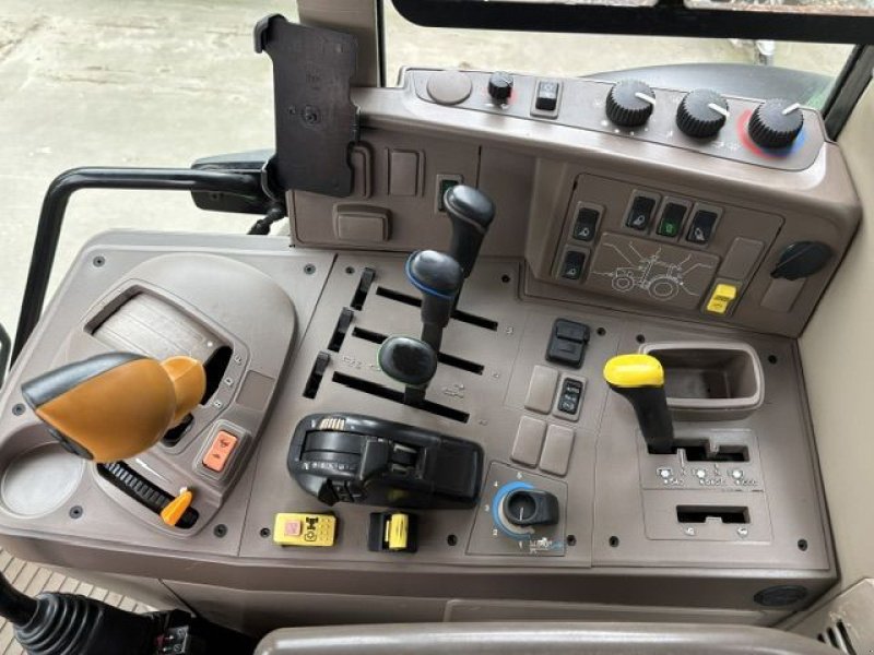 Traktor типа John Deere 6120M, Gebrauchtmaschine в St. - Jacobiparochie (Фотография 11)
