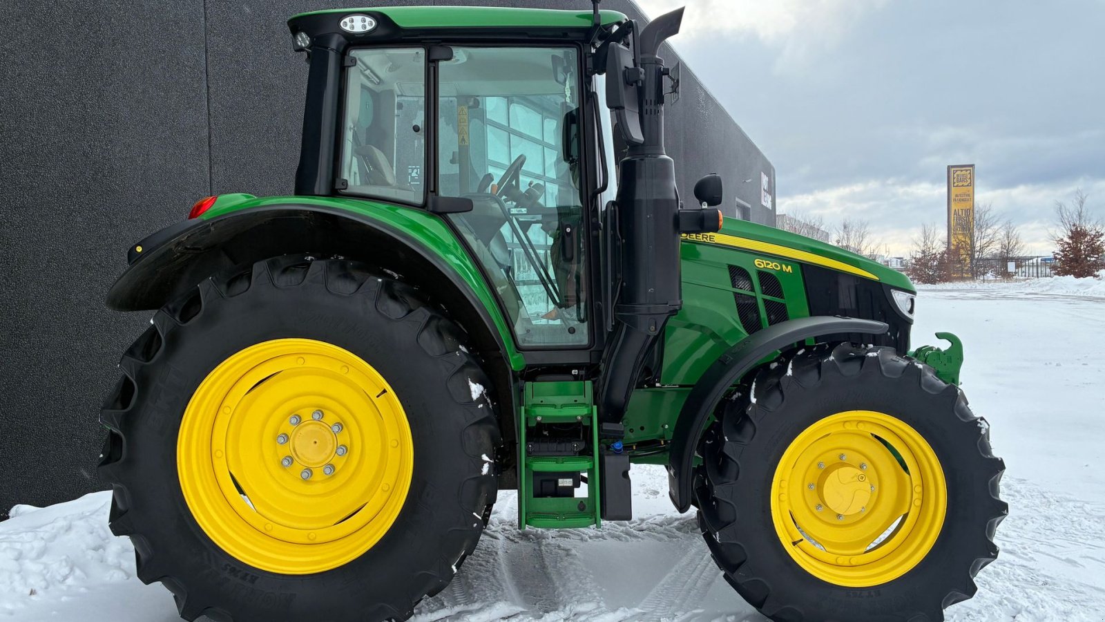 Traktor of the type John Deere 6120M, Gebrauchtmaschine in Hedensted (Picture 7)