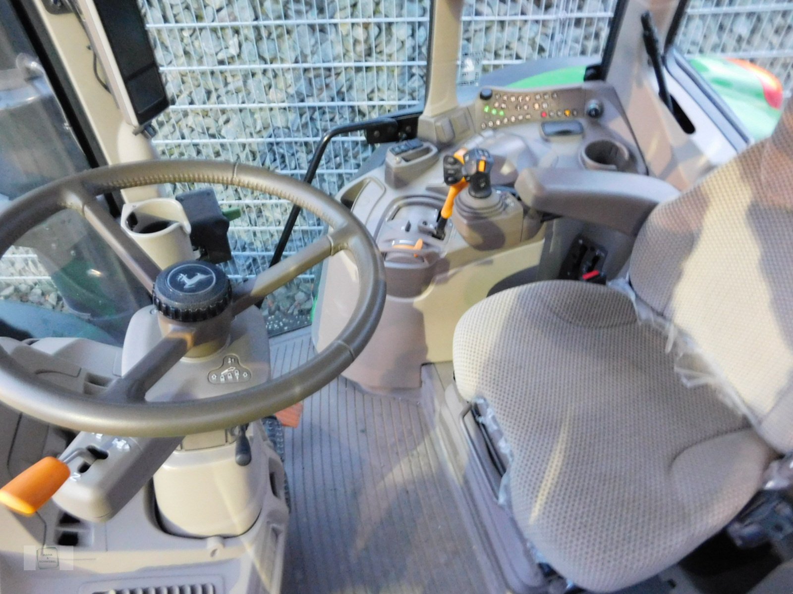 Traktor des Typs John Deere 6120M, Gebrauchtmaschine in Gross-Bieberau (Bild 7)