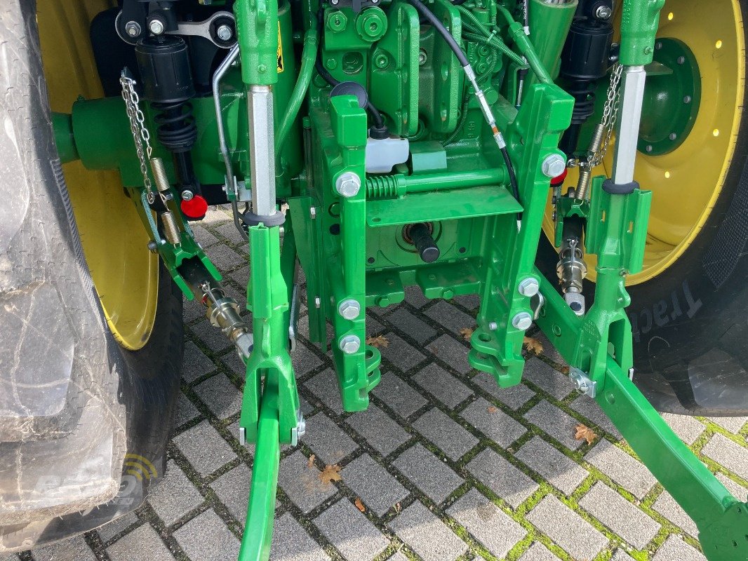 Traktor des Typs John Deere 6120M, Neumaschine in Sörup (Bild 8)