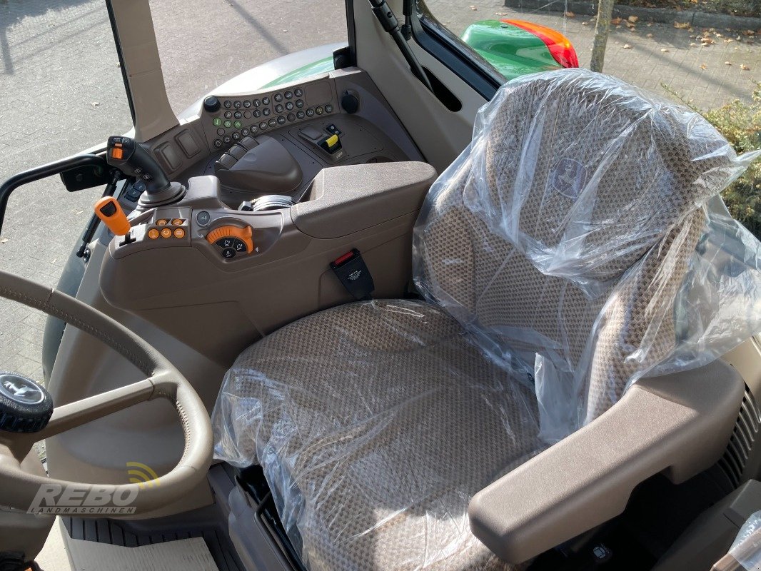 Traktor des Typs John Deere 6120M, Neumaschine in Sörup (Bild 11)