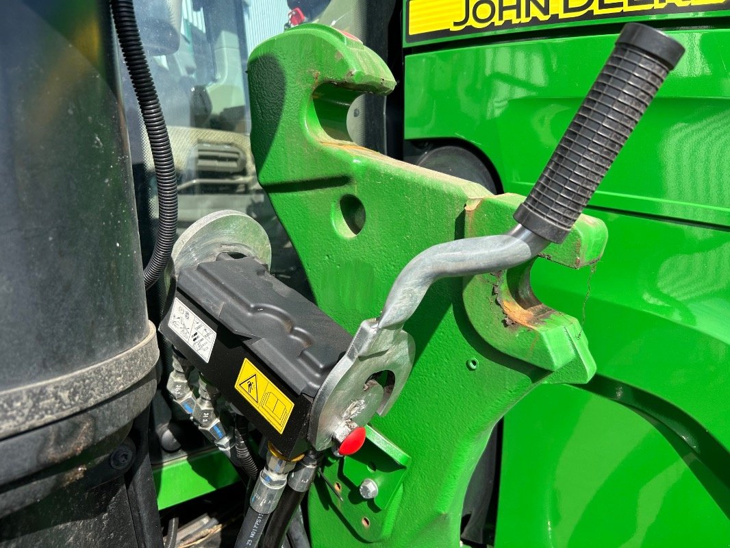 Traktor типа John Deere 6120M, Gebrauchtmaschine в Sittensen (Фотография 18)