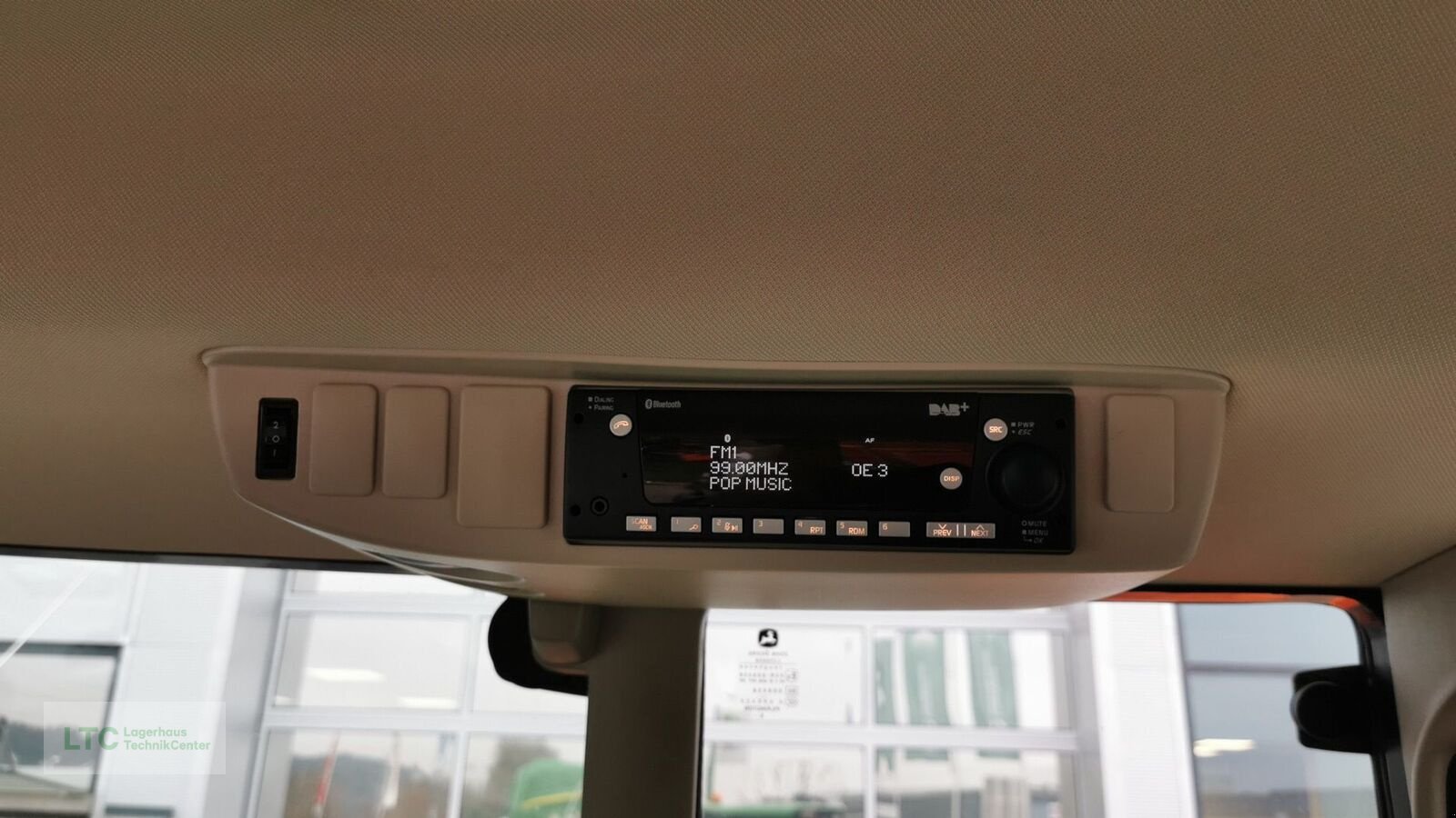 Traktor van het type John Deere 6120M, Vorführmaschine in Redlham (Foto 10)