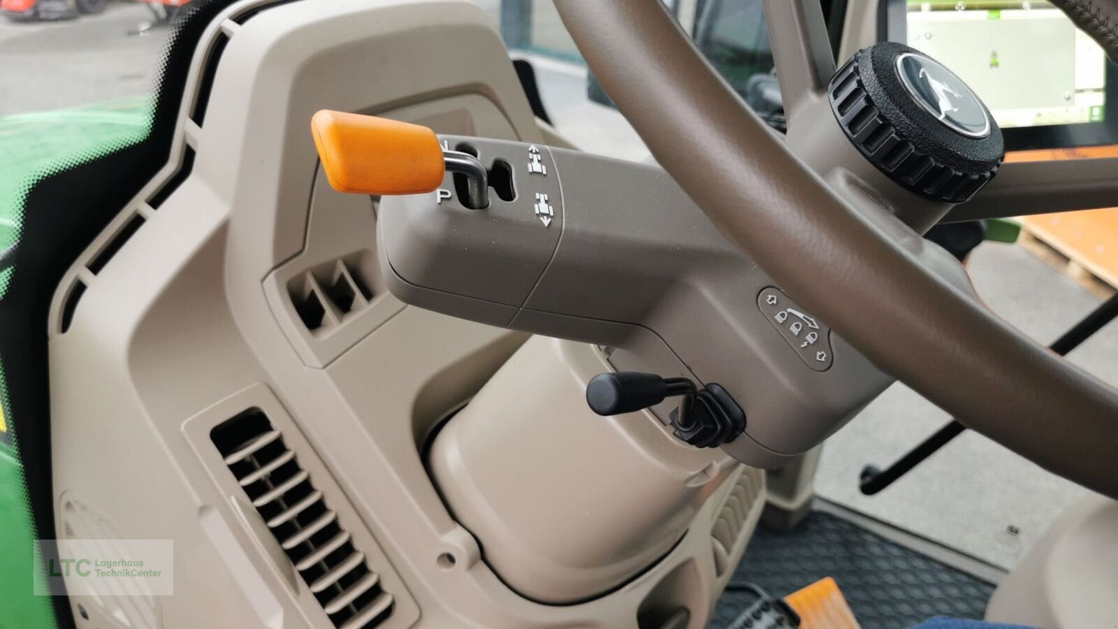 Traktor van het type John Deere 6120M, Vorführmaschine in Redlham (Foto 18)