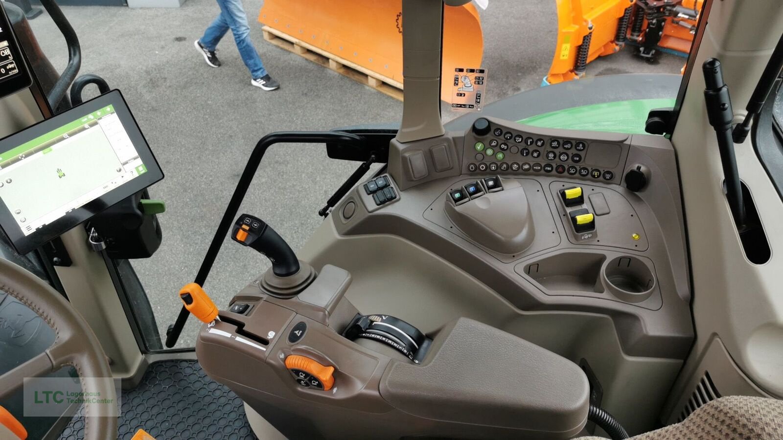 Traktor van het type John Deere 6120M, Vorführmaschine in Redlham (Foto 14)