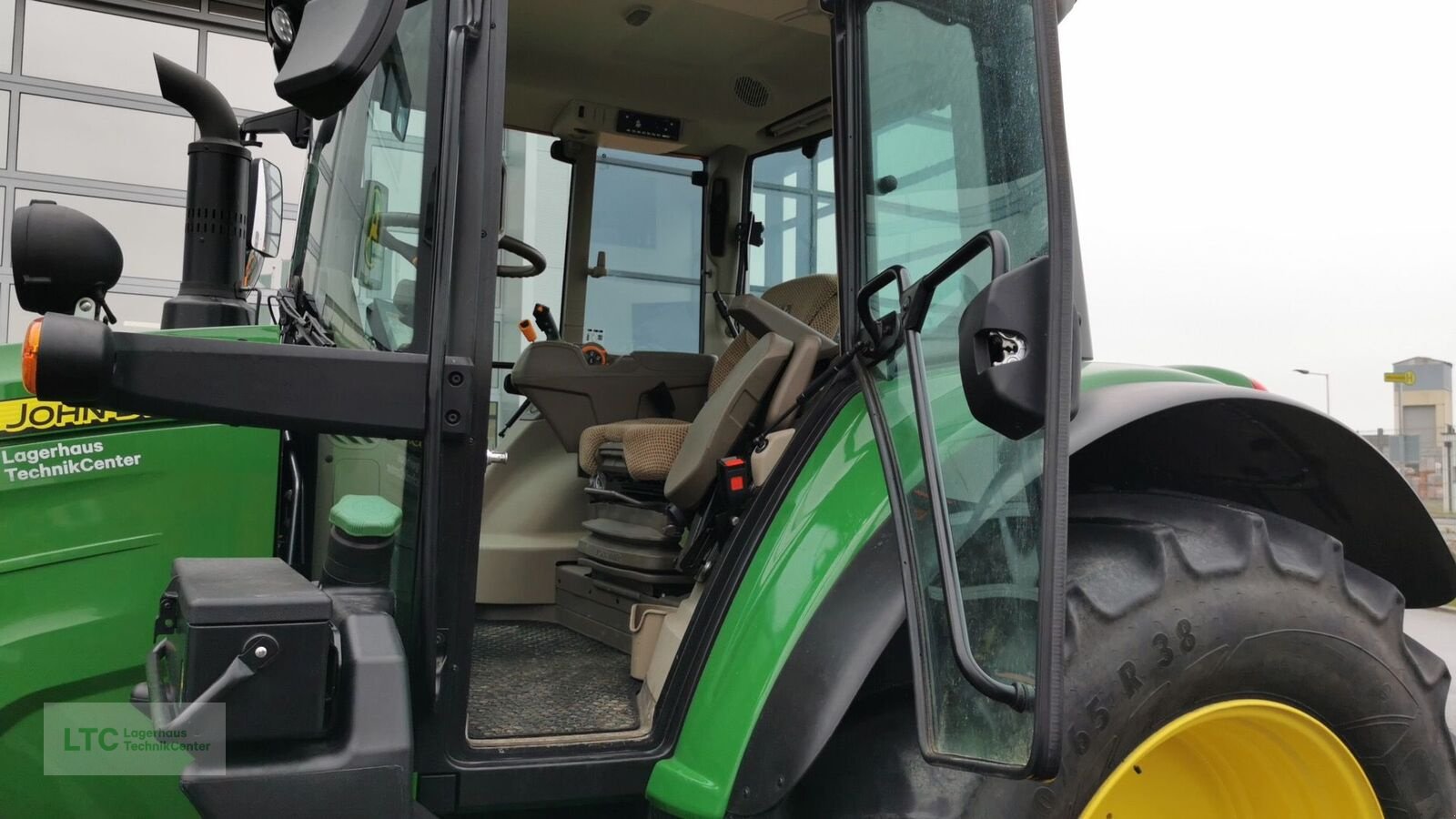 Traktor van het type John Deere 6120M, Vorführmaschine in Redlham (Foto 5)