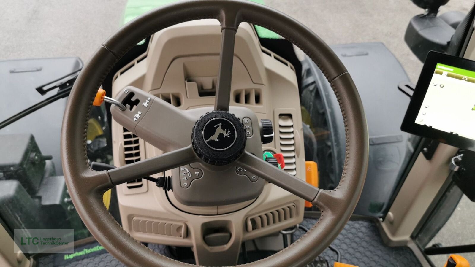 Traktor van het type John Deere 6120M, Vorführmaschine in Redlham (Foto 9)