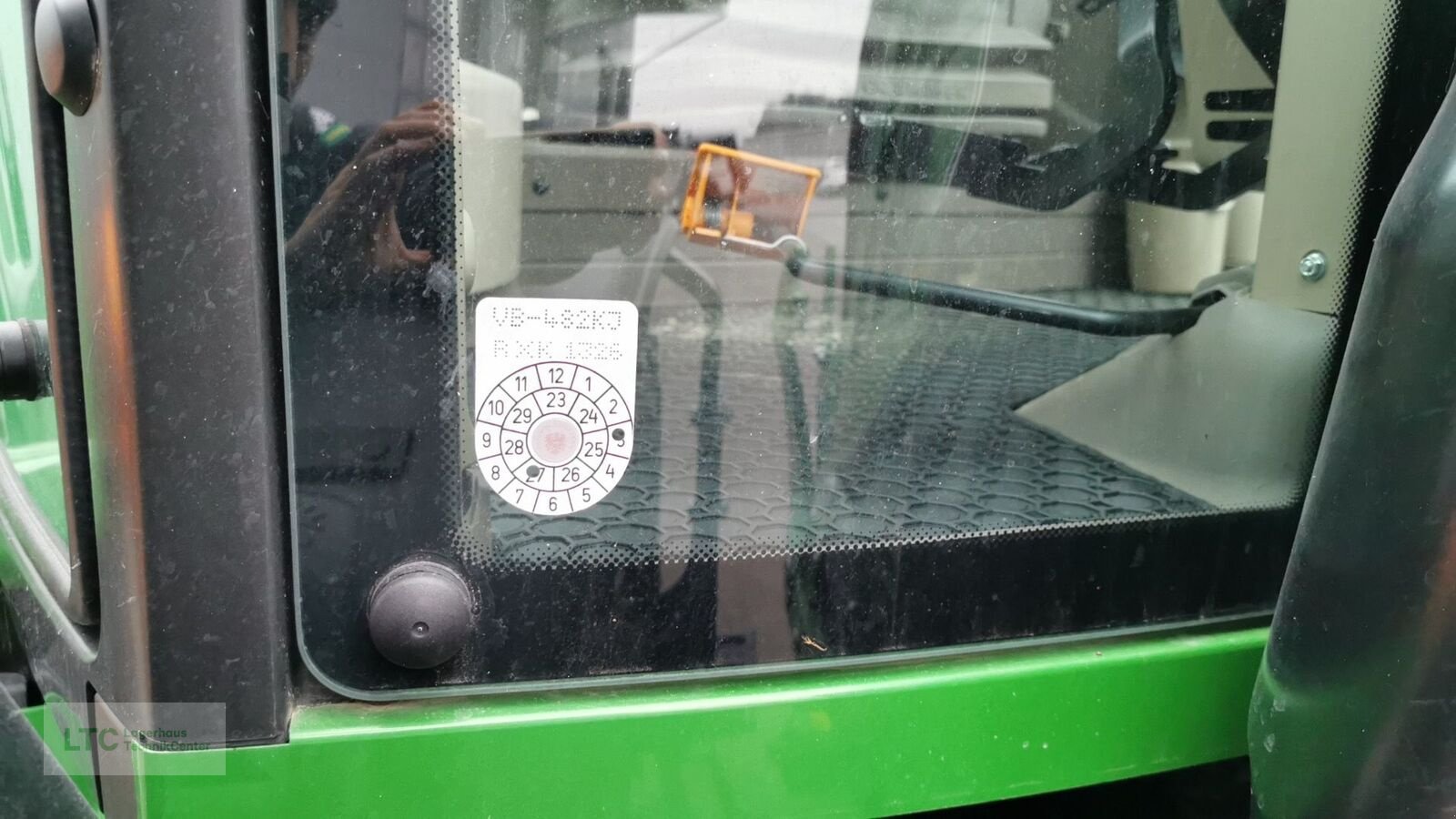 Traktor van het type John Deere 6120M, Vorführmaschine in Redlham (Foto 16)