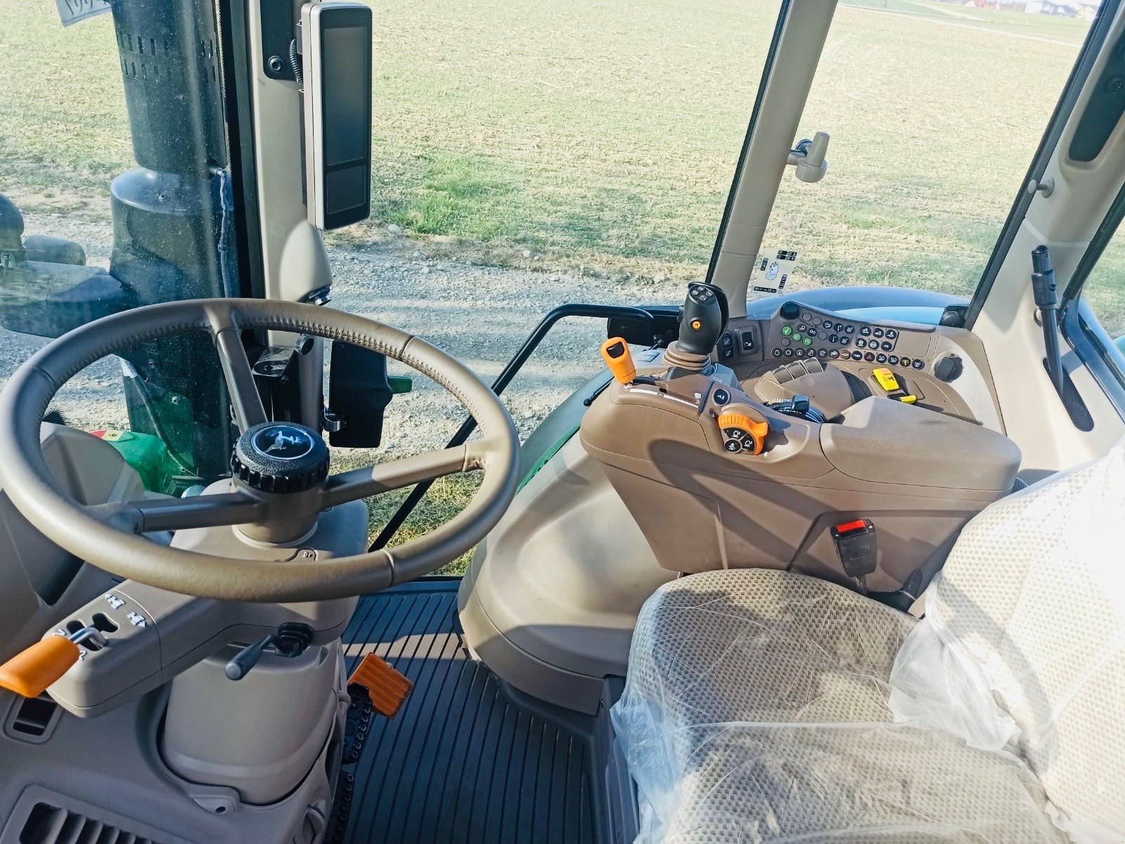 Traktor of the type John Deere 6120M, Gebrauchtmaschine in Memmingen (Picture 3)