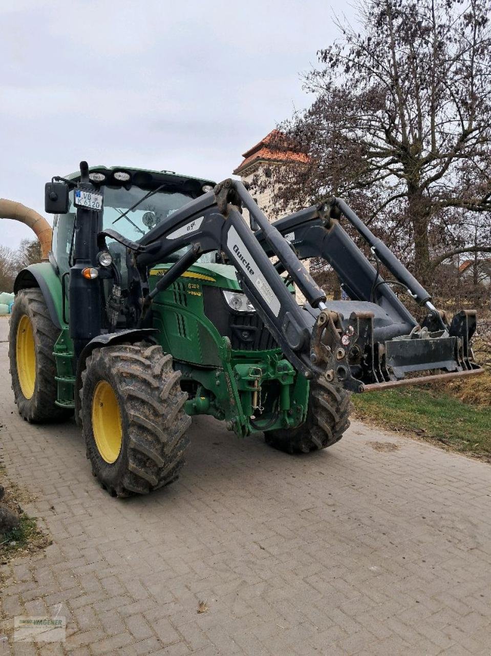 Traktor от тип John Deere 6120R  AQ+40, Gebrauchtmaschine в Bad Wildungen - Wega (Снимка 1)