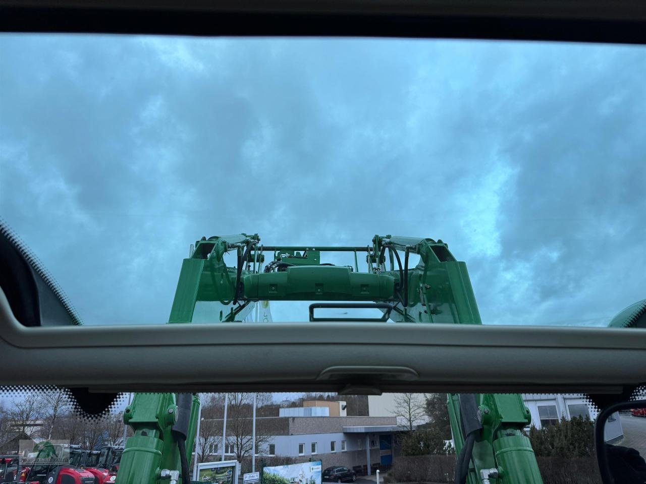 Traktor типа John Deere 6120R Forstausrüstung, Gebrauchtmaschine в Münchberg (Фотография 18)