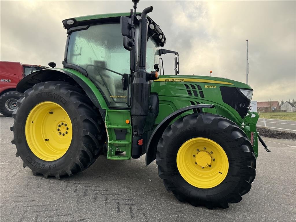 Traktor типа John Deere 6120R KUN 2500 TIMER OG FULD AFFJEDRING!, Gebrauchtmaschine в Nørager (Фотография 8)