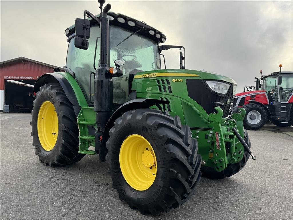 Traktor типа John Deere 6120R KUN 2500 TIMER OG FULD AFFJEDRING!, Gebrauchtmaschine в Nørager (Фотография 6)