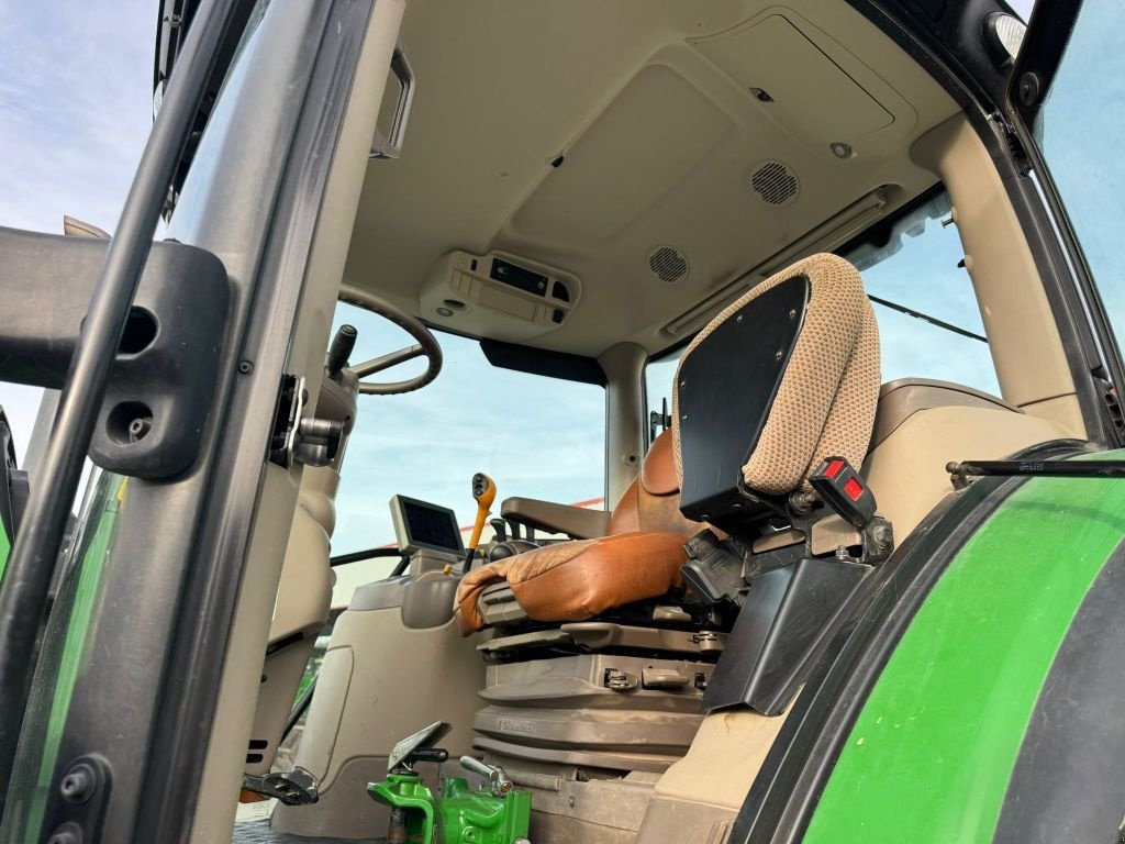 Traktor του τύπου John Deere 6120R POWERQUAD+, Gebrauchtmaschine σε GUERET (Φωτογραφία 8)