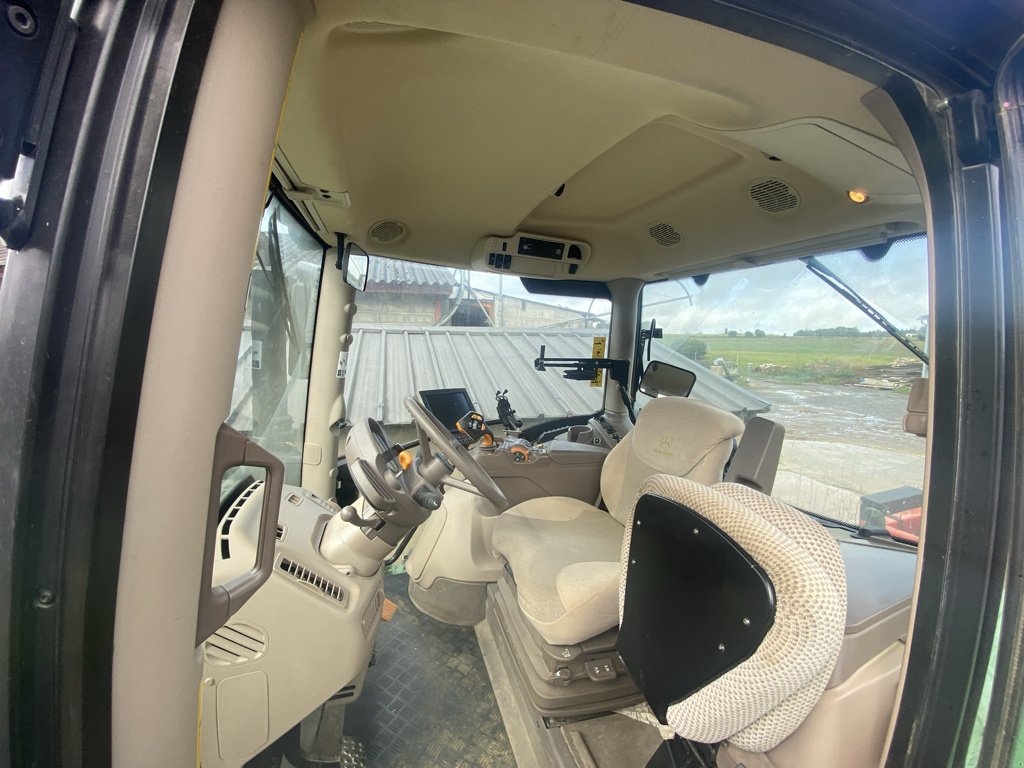 Traktor van het type John Deere 6120R, Gebrauchtmaschine in UZERCHE (Foto 8)