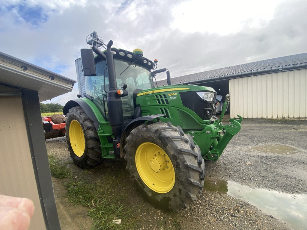 Traktor van het type John Deere 6120R, Gebrauchtmaschine in UZERCHE (Foto 2)