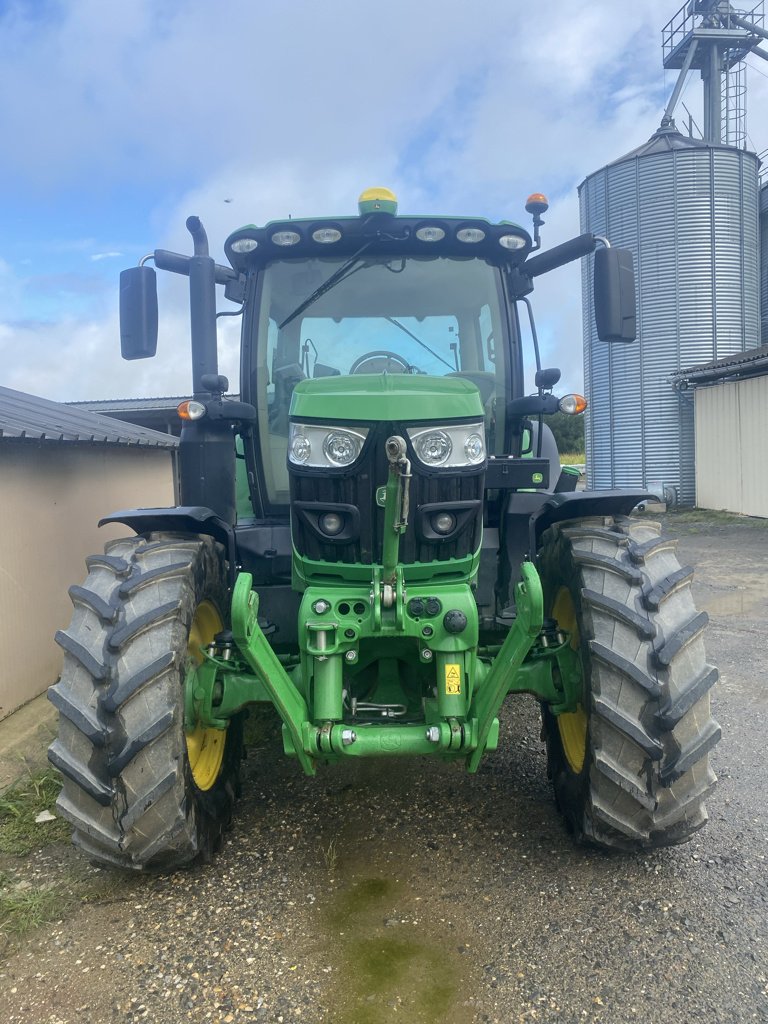 Traktor van het type John Deere 6120R, Gebrauchtmaschine in UZERCHE (Foto 5)