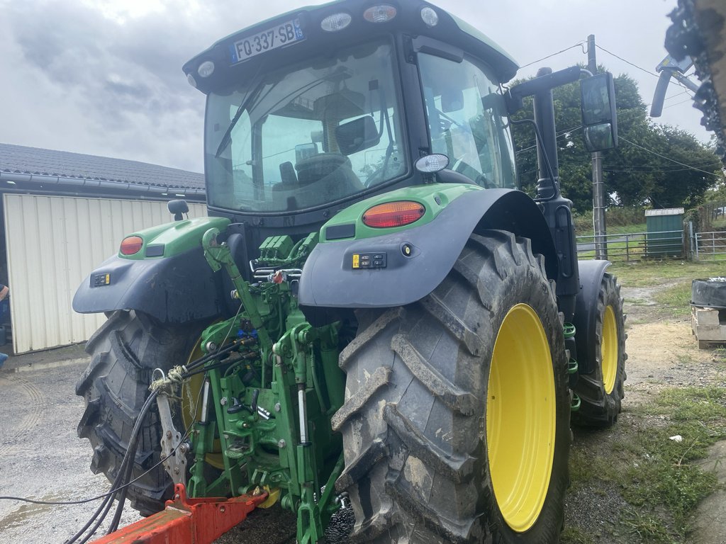 Traktor van het type John Deere 6120R, Gebrauchtmaschine in UZERCHE (Foto 3)