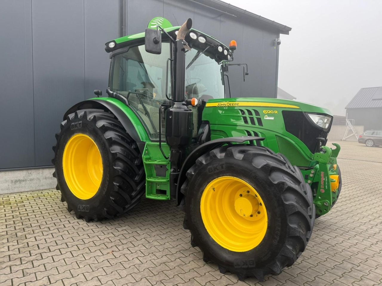 Traktor van het type John Deere 6120R, Gebrauchtmaschine in Daarle (Foto 4)