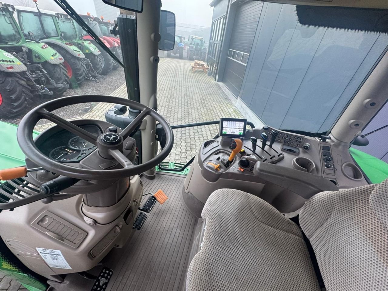 Traktor van het type John Deere 6120R, Gebrauchtmaschine in Daarle (Foto 11)