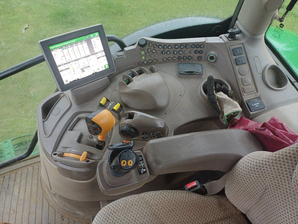 Traktor типа John Deere 6120R, Gebrauchtmaschine в LACAPELLE-MARIVAL (Фотография 3)