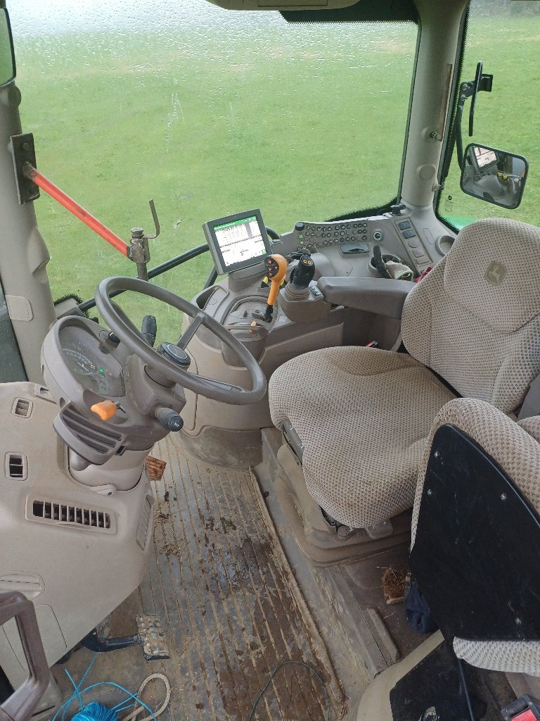 Traktor типа John Deere 6120R, Gebrauchtmaschine в LACAPELLE-MARIVAL (Фотография 4)