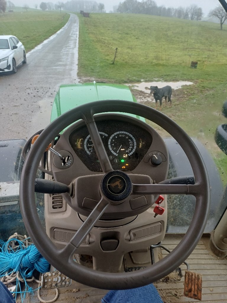 Traktor типа John Deere 6120R, Gebrauchtmaschine в LACAPELLE-MARIVAL (Фотография 5)