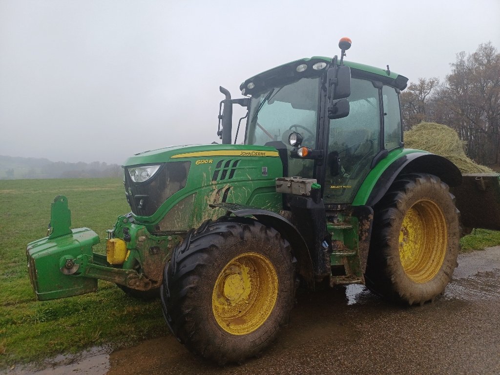 Traktor типа John Deere 6120R, Gebrauchtmaschine в LACAPELLE-MARIVAL (Фотография 1)