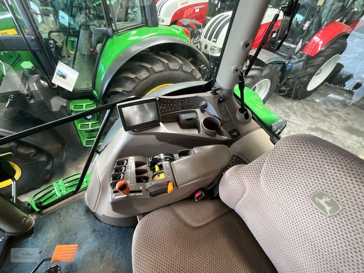 Traktor typu John Deere 6125 R, Gebrauchtmaschine v Pfreimd (Obrázek 8)