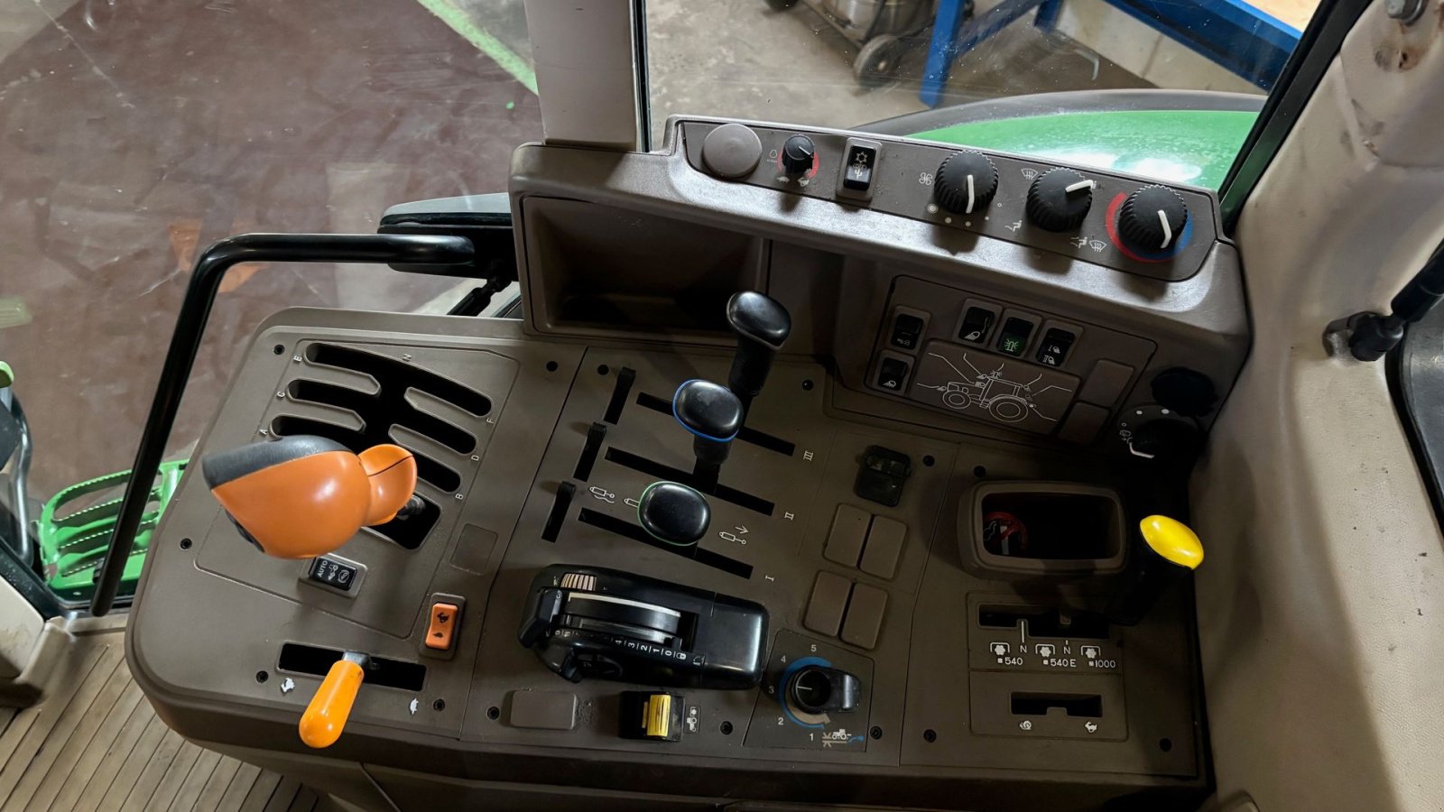 Traktor типа John Deere 6125M, Gebrauchtmaschine в Thorsø (Фотография 19)