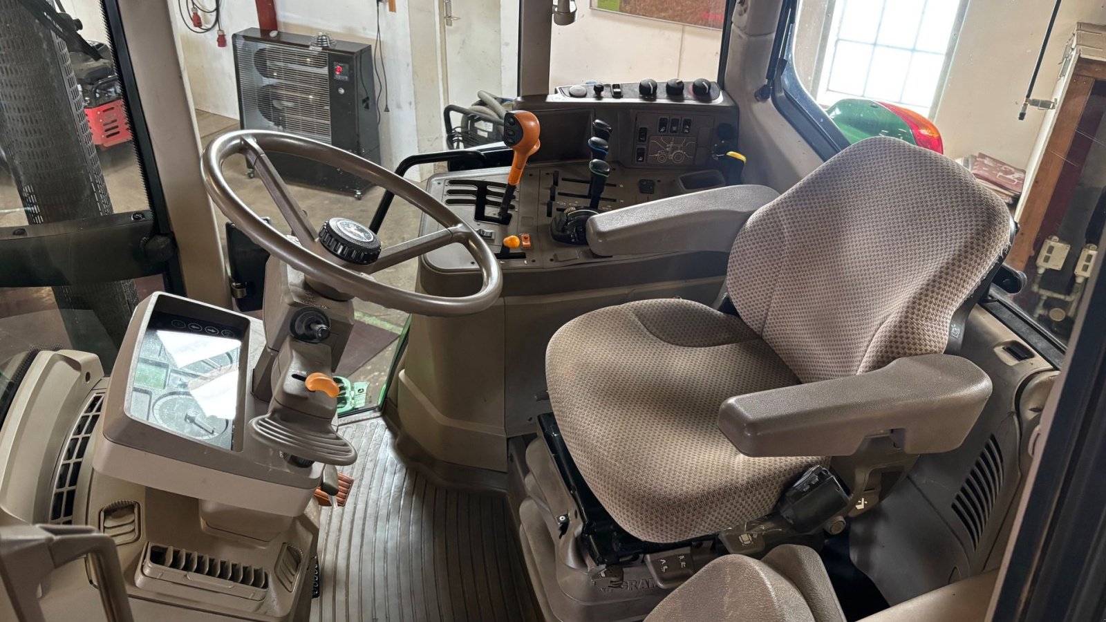 Traktor типа John Deere 6125M, Gebrauchtmaschine в Thorsø (Фотография 17)