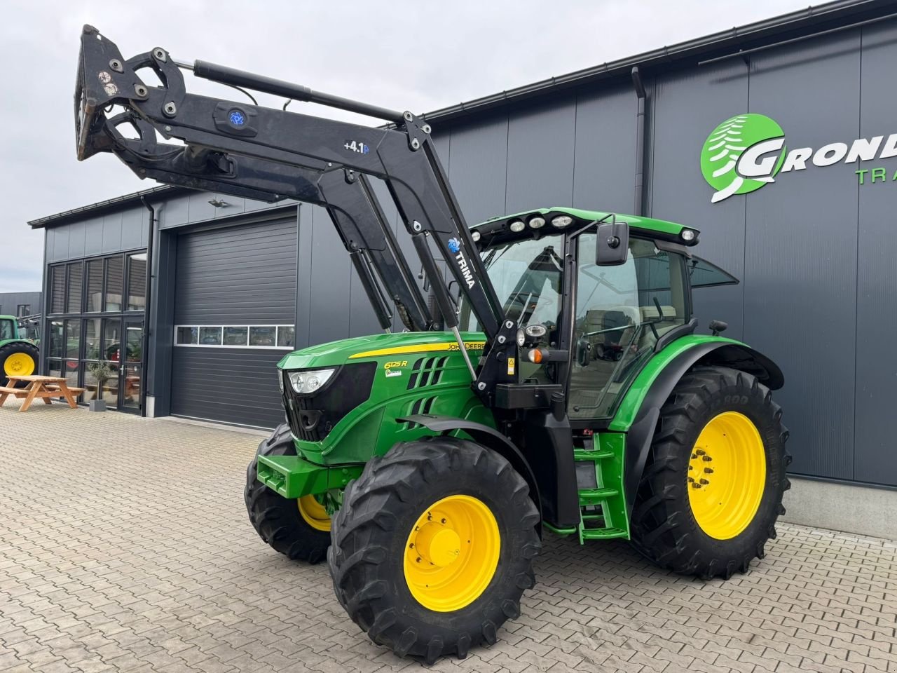 Traktor типа John Deere 6125R AP, Gebrauchtmaschine в Daarle (Фотография 2)