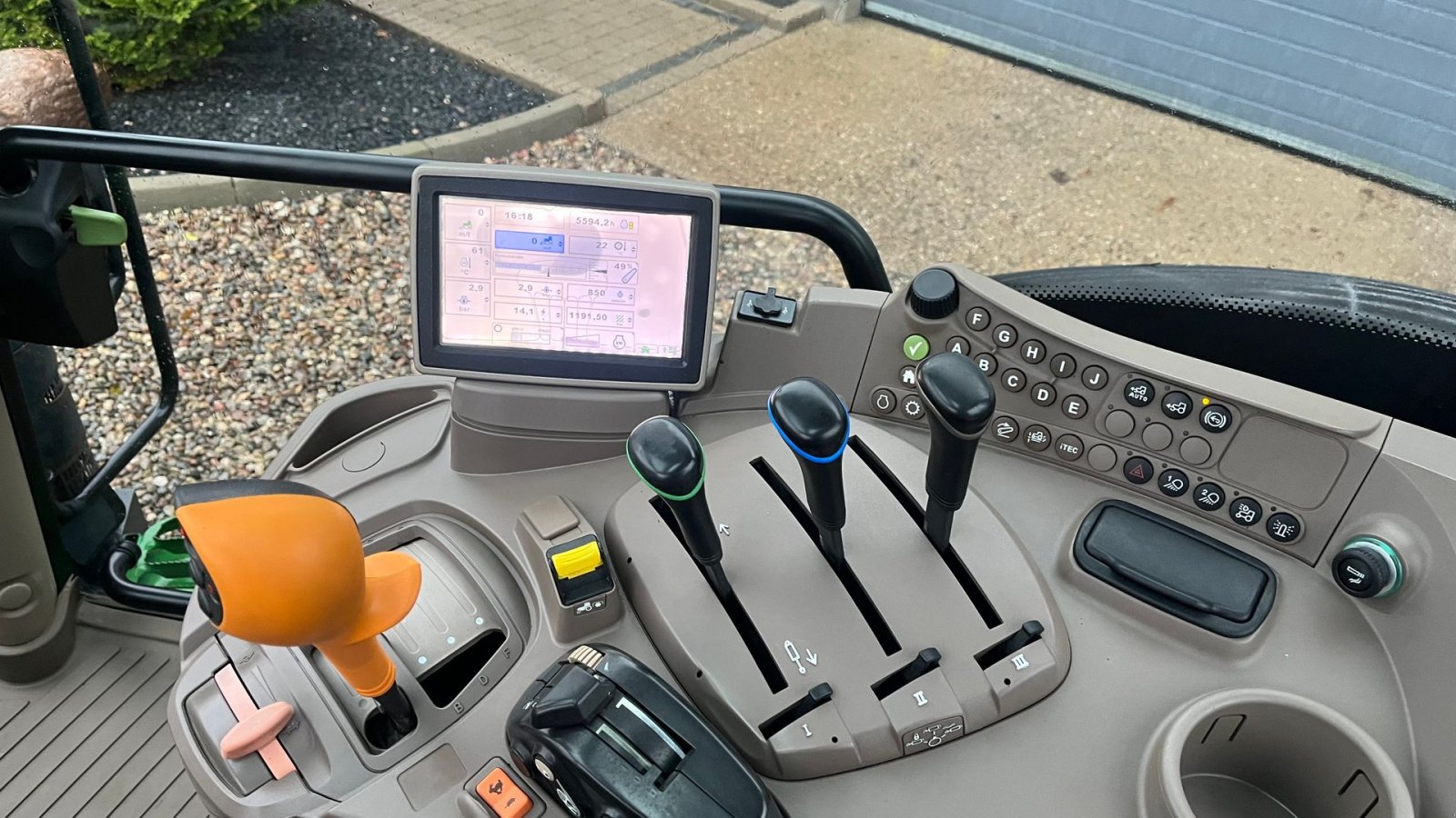 Traktor typu John Deere 6125R AutoQuad, Gebrauchtmaschine w Lintrup (Zdjęcie 8)