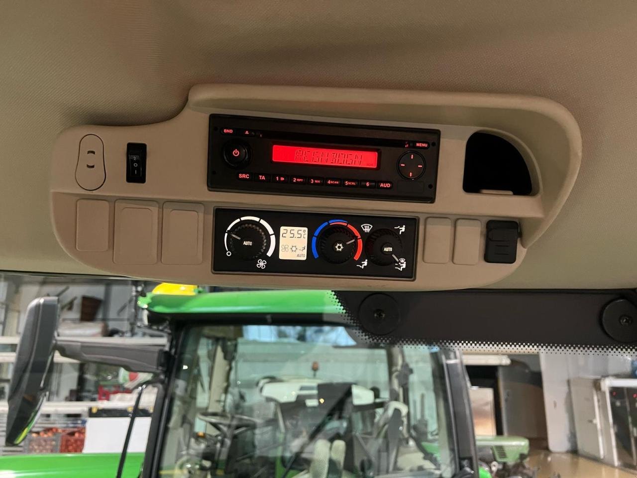 Traktor des Typs John Deere 6125R Ultimate, Gebrauchtmaschine in Niederkirchen (Bild 13)