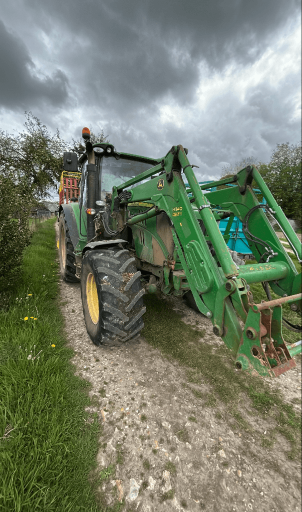 Traktor от тип John Deere 6125R, Gebrauchtmaschine в CINTHEAUX (Снимка 1)